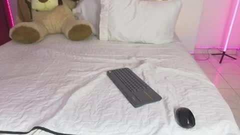 Snapshot of sofiievans_ chatting on 04.27.26 online show from 04.27.26
