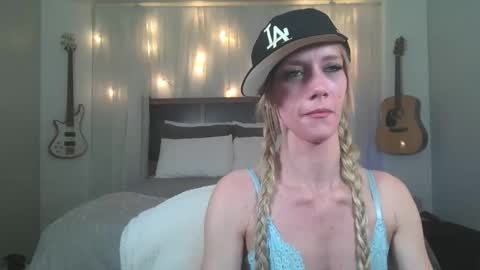 Snapshot of sofiking13 chatting on 04.05.26 Sofi King online show from 04.05.26