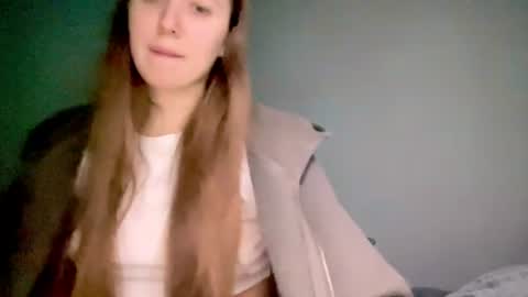 Snapshot of sofimayer chatting on 06.24.26 sofimayer online show from 06.24.26