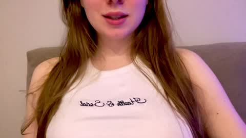 Snapshot of sofinovvak chatting on 04.04.26 Sofi online show from 04.04.26