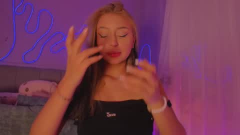 Snapshot of sofly_s chatting on 12.02.25 Sofi online show from 12.02.25