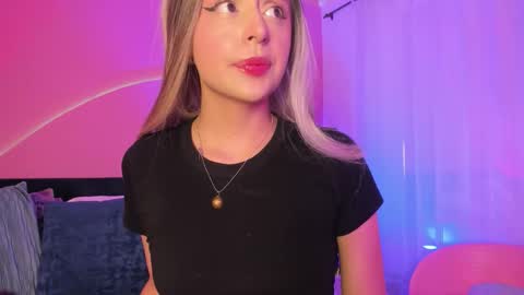 Snapshot of sofly_s chatting on 12.14.25 Sofi online show from 12.14.25