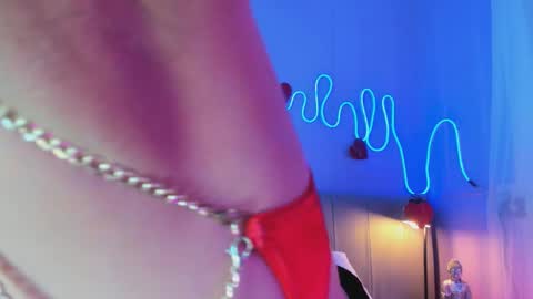 Snapshot of sofly_s chatting on 02.14.26 Sofi online show from 02.14.26