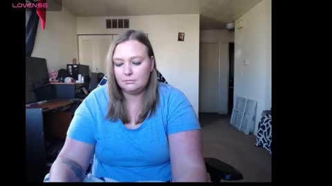 Snapshot of softerpeaches chatting on 12.06.24 Rose online show from 12.06.24