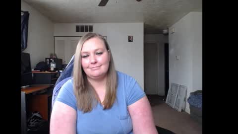 Snapshot of softerpeaches chatting on 02.13.25 Rose online show from 02.13.25