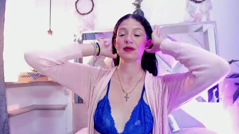 Snapshot of sofy_bonnet chatting on 05.10.26 online show from 05.10.26