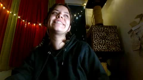 Snapshot of soka_lovers_04_ chatting on 12.28.24 Sofia online show from 12.28.24