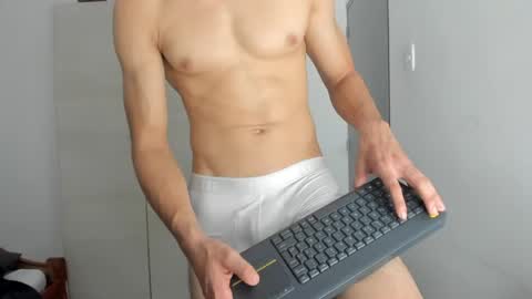 Snapshot of sola_enzo chatting on 05.21.26 sola_enzo online show from 05.21.26