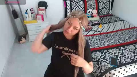 sonialatin69 online show from 10.21.25