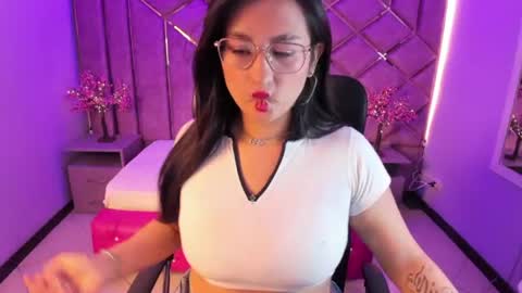 Snapshot of sophi_hardd chatting on 06.14.26 sophi_hardd online show from 06.14.26