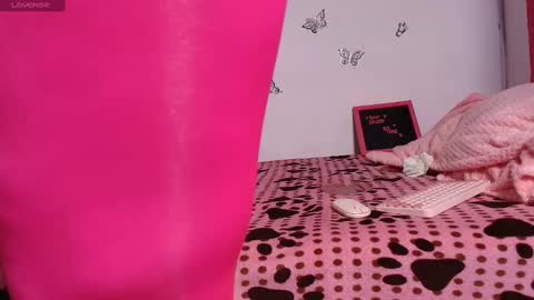 Sophi Tay online show from 03.11.25