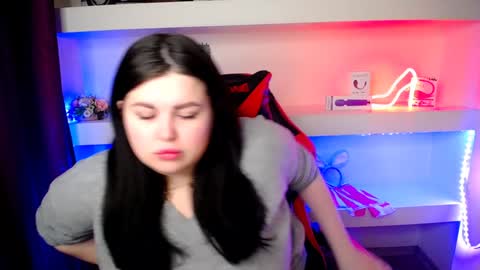 sophia__olsen online show from 01.17.25