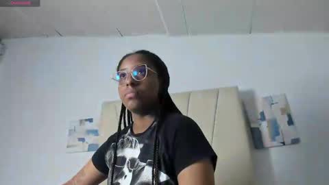 Snapshot of sophia_ebony___ chatting on 05.28.26 sophia_ebony___ online show from 05.28.26