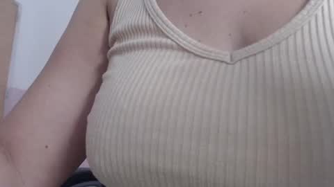 Snapshot of sophia_hadid chatting on 11.01.25 Sophia online show from 11.01.25