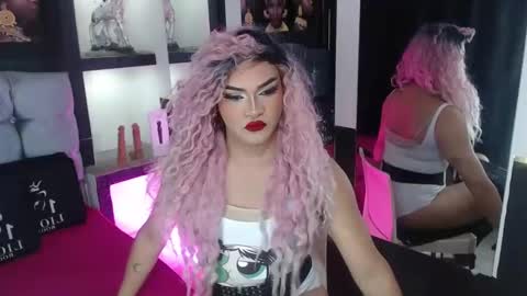 Snapshot of sophia_hott01 chatting on 09.29.25 sophia_hott01 online show from 09.29.25
