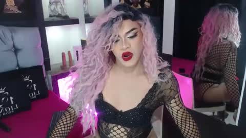 Snapshot of sophia_hott01 chatting on 09.30.25 sophia_hott01 online show from 09.30.25