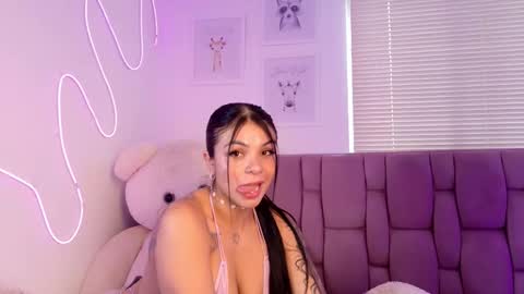 Sophia Carson online show from 11.21.25