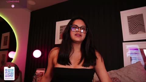 Snapshot of sophia_wilsonn_ chatting on 04.25.26 Sofi online show from 04.25.26