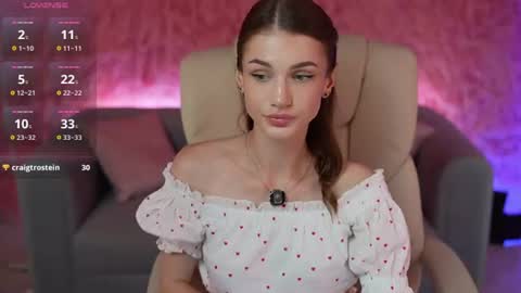 Snapshot of sophiaadream chatting on 06.25.26 Sophia online show from 06.25.26