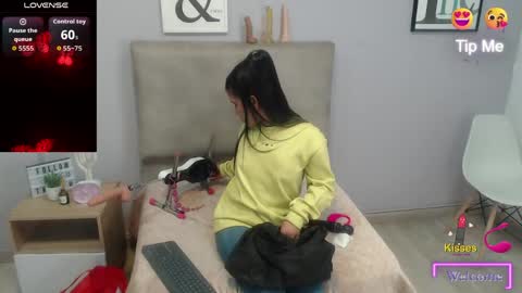 Sophia Bedford online show from 04.14.26