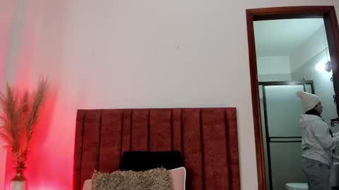 Snapshot of sophiacolliins chatting on 10.10.25 sophiacolliins online show from 10.10.25