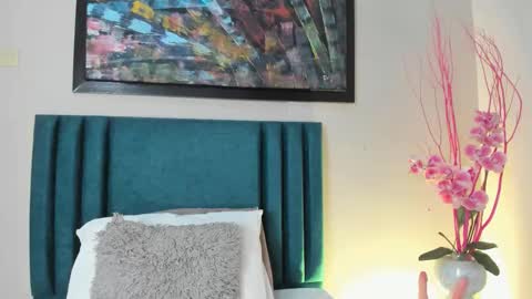 Snapshot of sophiacolliins chatting on 10.13.25 sophiacolliins online show from 10.13.25