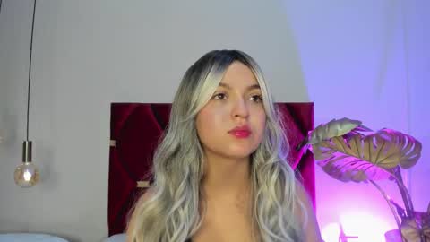 Snapshot of sophiacolliins chatting on 10.15.25 sophiacolliins online show from 10.15.25