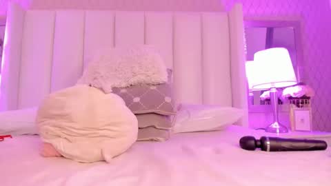 SophiaSmiths online show from 02.09.25