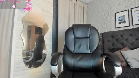 Snapshot of sophie__blare chatting on 10.17.25 sophie__blare online show from 10.17.25