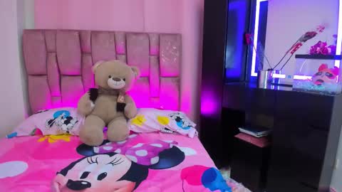 Snapshot of sophie_janner chatting on 09.23.25 SOPHIE JANNER online show from 09.23.25