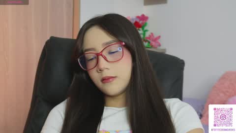 Snapshot of sophie_lii chatting on 05.06.26 Sophie or Sof online show from 05.06.26