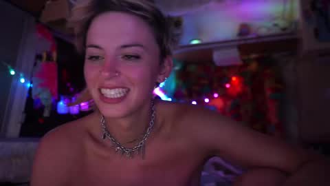 Snapshot of sophie_lovely chatting on 03.08.25 derpy derpington online show from 03.08.25