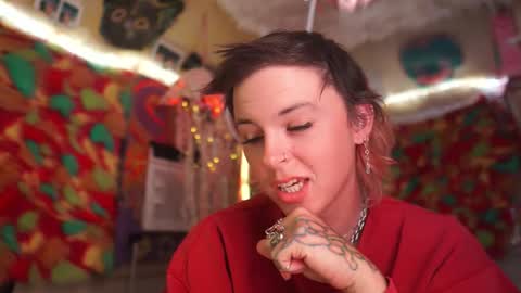 Snapshot of sophie_lovely chatting on 11.05.25 derpy derpington online show from 11.05.25