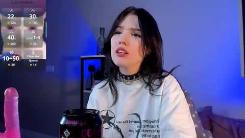 sophie_nomenal_ online show from 11.28.25