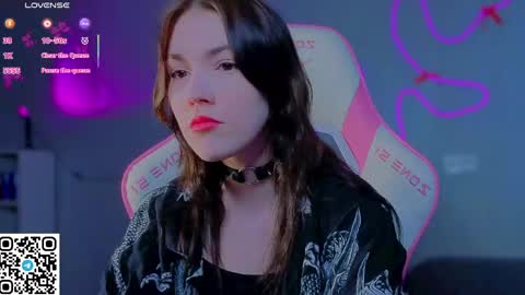 Snapshot of sophie_nomenal_ chatting on 04.04.26 sophie_nomenal_ online show from 04.04.26