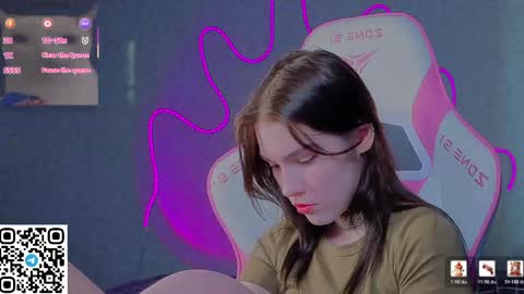 Snapshot of sophie_nomenal_ chatting on 04.23.26 sophie_nomenal_ online show from 04.23.26