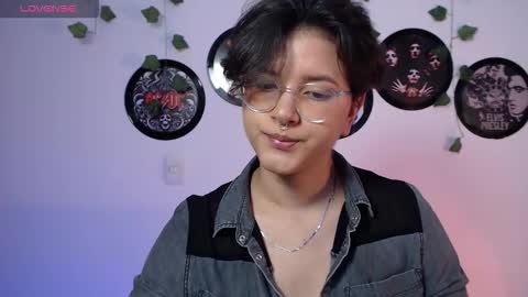 Snapshot of sophie_ross1 chatting on 10.21.25 sophie_ross1 online show from 10.21.25