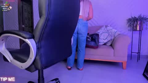 Snapshot of sophiebarnett_ chatting on 04.17.26 Sophie online show from 04.17.26