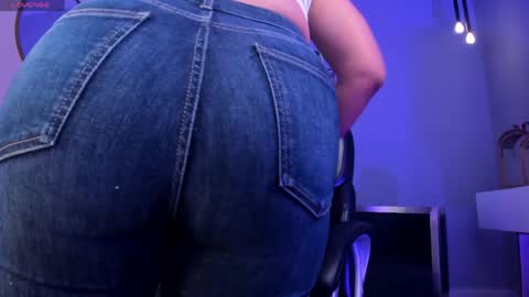 Snapshot of sophiebarnett_ chatting on 05.17.26 Sophie online show from 05.17.26