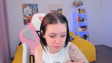 Snapshot of sophiee_lane chatting on 12.23.24 Sophie online show from 12.23.24