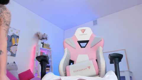 Snapshot of sophiee_lane chatting on 12.25.24 Sophie online show from 12.25.24