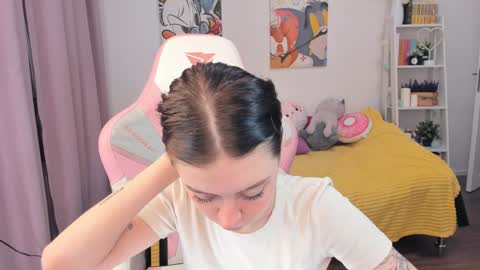 Snapshot of sophiee_lane chatting on 12.28.24 Sophie online show from 12.28.24