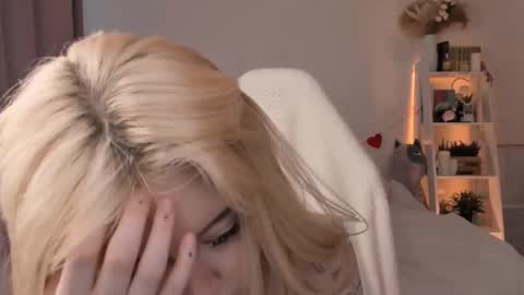 Snapshot of sophiee_lane chatting on 03.03.25 Sophie online show from 03.03.25