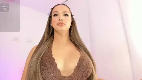 Snapshot of sophiehoney_ts chatting on 09.17.25 SAMANTHA online show from 09.17.25