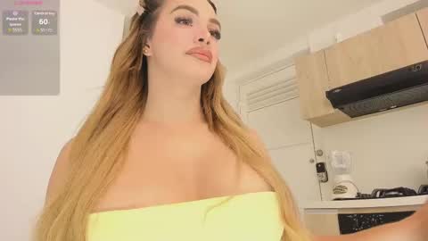 Snapshot of sophiehoney_ts chatting on 10.02.25 SAMANTHA online show from 10.02.25