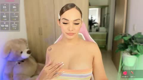 Snapshot of sophiehoney_ts chatting on 10.11.25 SAMANTHA online show from 10.11.25