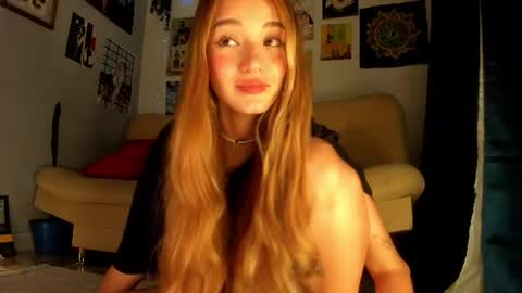 Snapshot of sophieluck chatting on 07.10.26 Sophie online show from 07.10.26