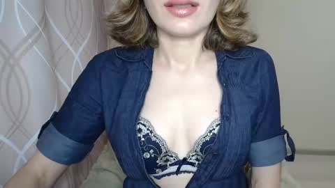 Sophiemisss online show from 10.16.25