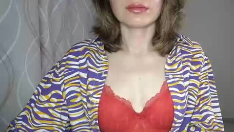 Snapshot of sophiemisss chatting on 06.18.26 Sophiemisss online show from 06.18.26