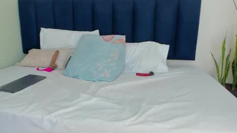 sophieturner_mg online show from 11.24.25